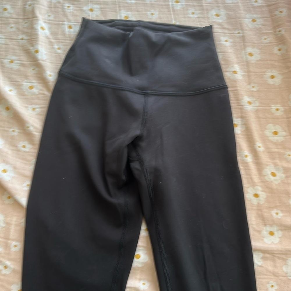 Black Lululemon Countour fit leggings